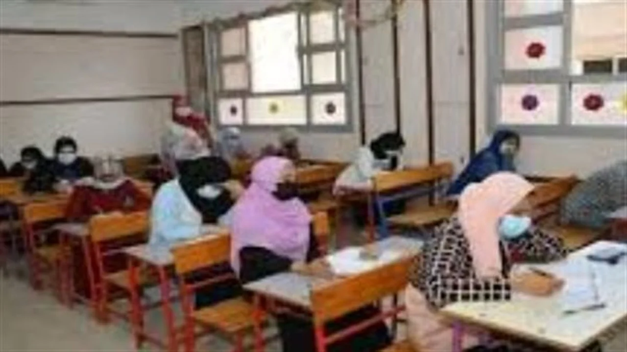 بنسبة 74.86%.. لواء أسيوط يعتمد نتائج الشهادة الإعدادية المهنية للطلاب المتفوقين